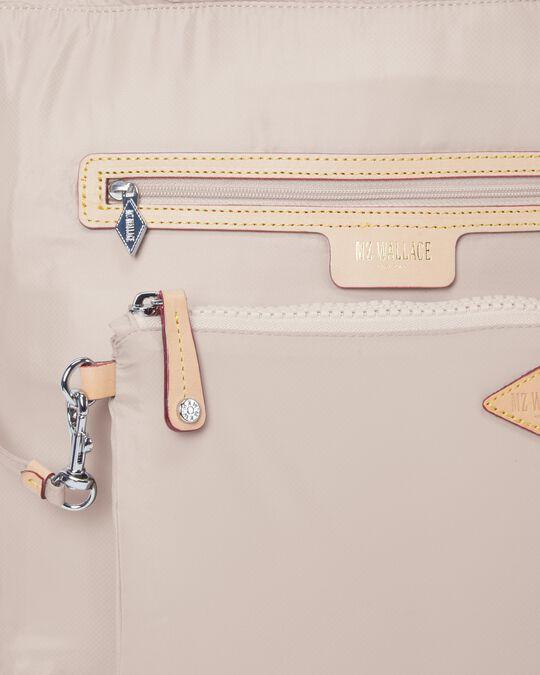 Medium Metro Tote in Mushroom