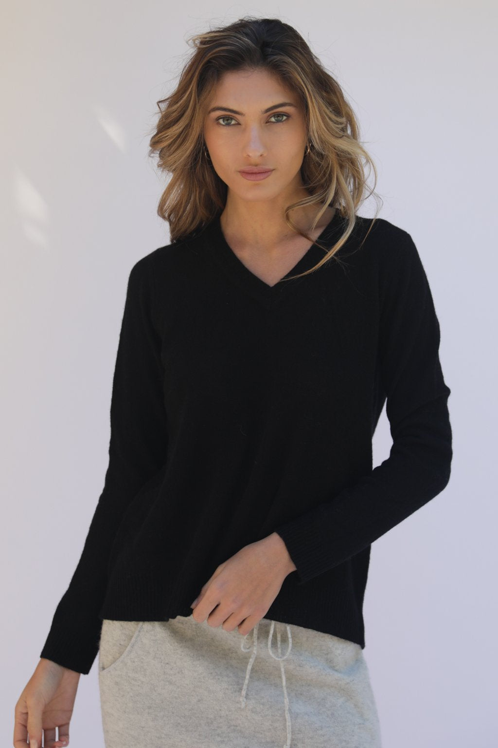 Kendra Too V-Neck Cashmere Sweater - Black