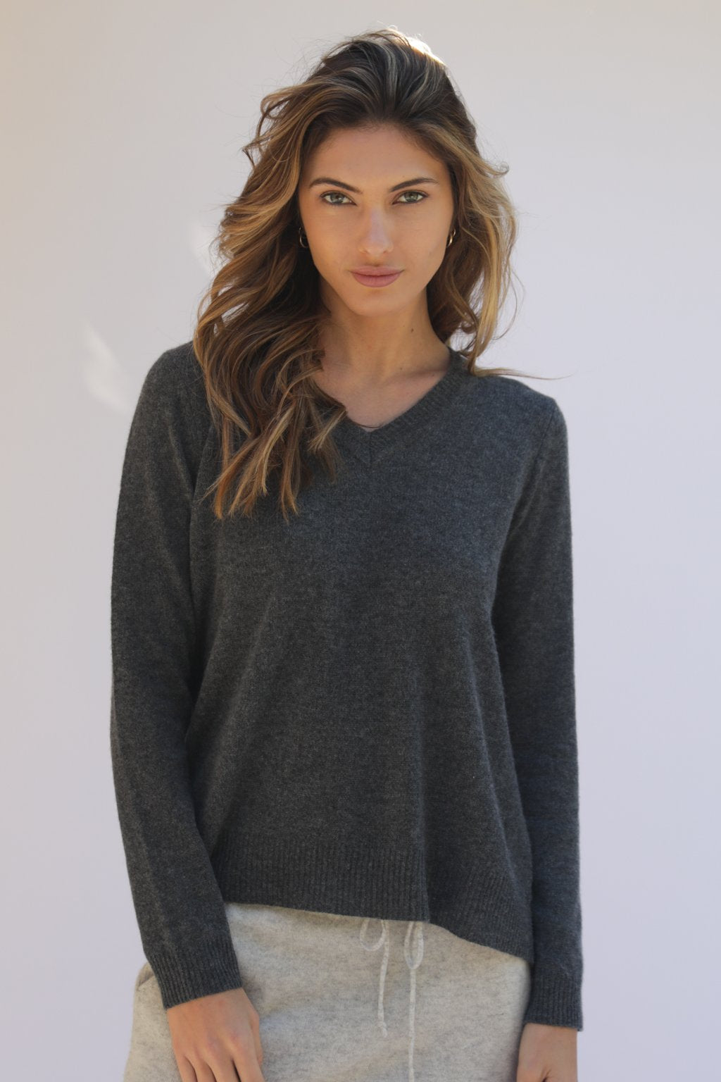 Kendra Too V-Neck Cashmere Sweater - Charcoal