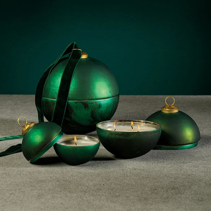 Ornament Ball Scented Candle Matt Green - Siberian Fir