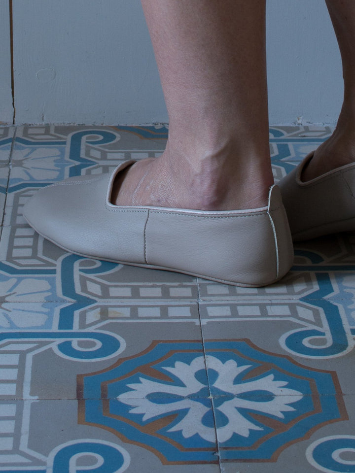 Leather Slippers in Beige-Grey