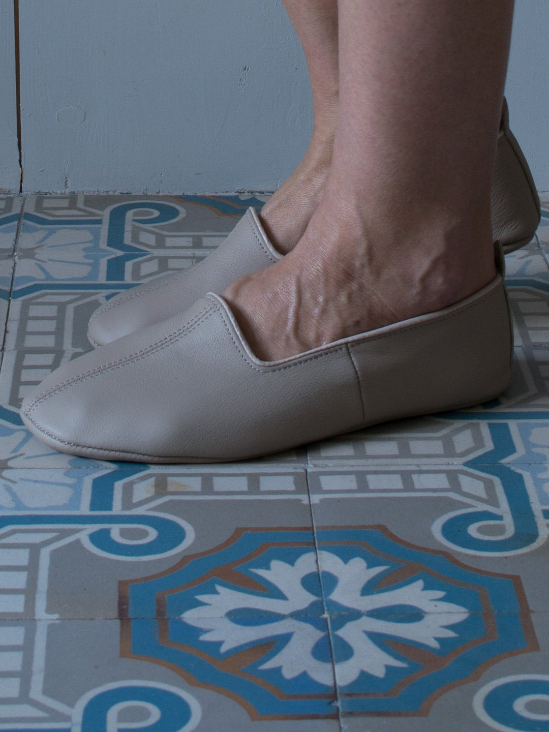 Leather Slippers in Beige-Grey