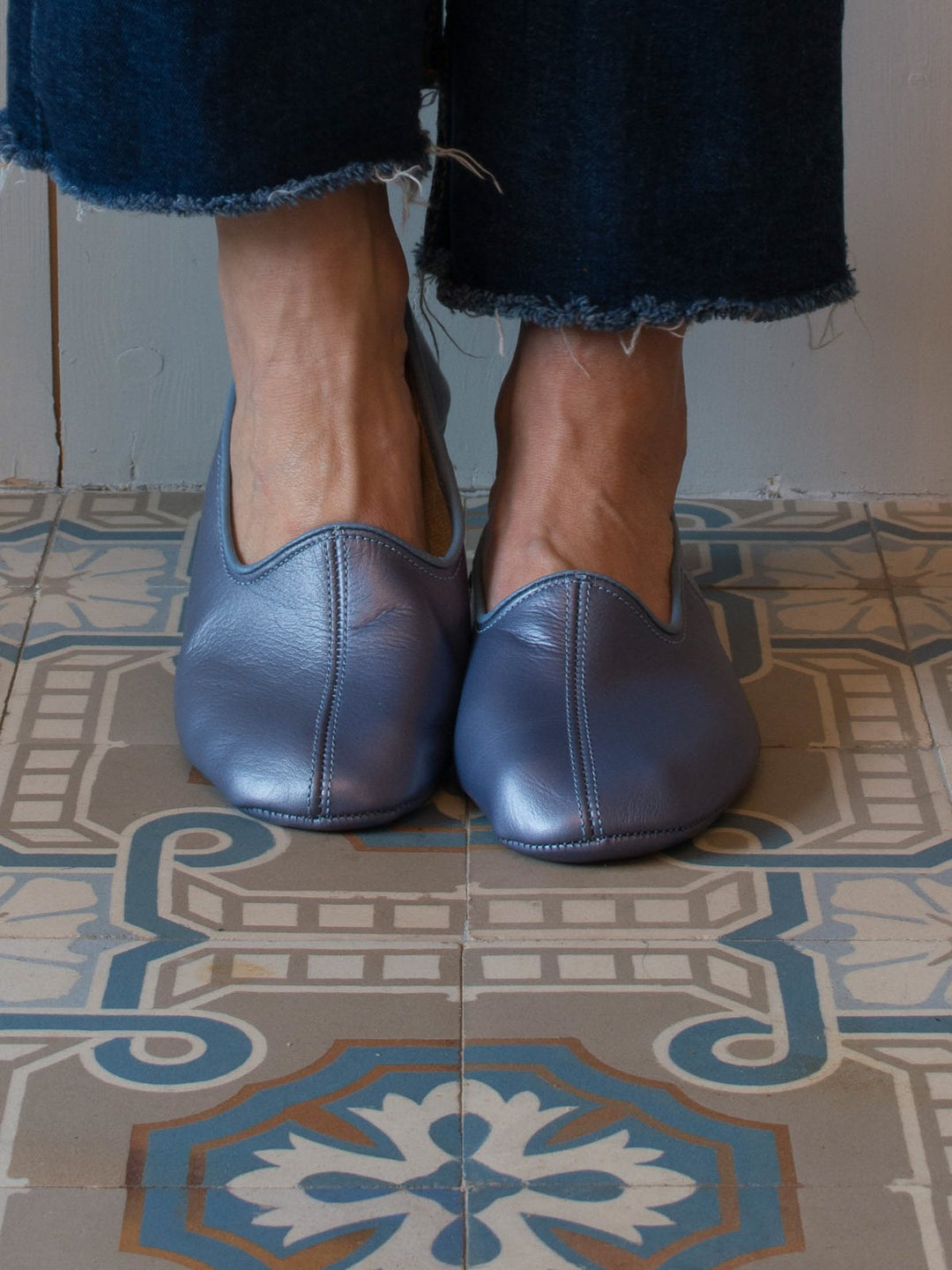 Leather Slippers in Glossy Blue